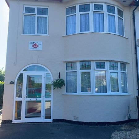 Maple Leaf Guest House Almondsbury Exteriör bild
